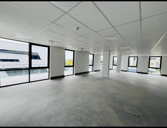 349M² OFFICE TO LET IN VORNA VALLEY